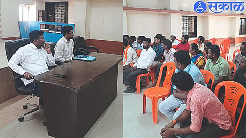 Official Prashant Bidgar guiding the vegetable vendors in the meeting