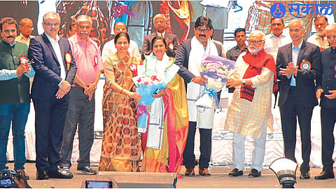 Union Minister of State for Health Dr. Hemant Dhatrak, Director of Mako Bank and General Secretary of Krantiveer Vasantrao Narayanarao Naik Education Institute, was felicitated on Friday. Bharti Pawar, Food and Supplies Minister Chhagan Bhujbal