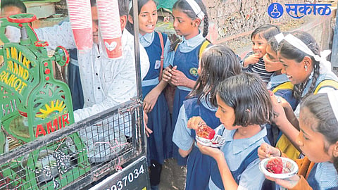 As the summer heats up, the demand for cold ice balls has increased. Girls eating ice balls.