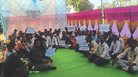 Contractual electricity workers participation in statewide strike by Maharashtra State Electricity Company Contractual Workers Union Action Committee.