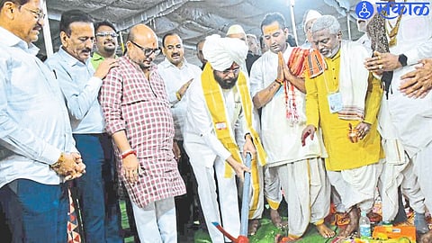 Chief Minister Eknath Shinde, Neighbor Guardian Minister Gulabrao Patil, Rural Development Minister Girish Mahajan, while laying the groundwork of Warkari Bhawan.