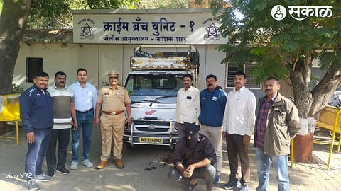 Tempo and suspect who brought cattle for slaughter at Bagwanpura in Bhadrakali, Nashik. A squad of unit one