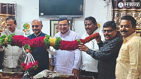 Union Minister of State for Finance Dr. Bhagwat Karad and BJP officials 