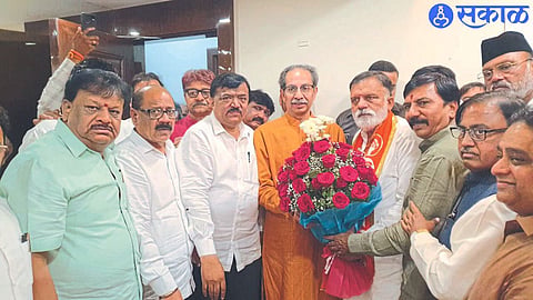 Mahavikas Aghadi candidate from Nashik Lok Sabha constituency Rajabhau Vaje met party chief Uddhav Thackeray. MP Sanjay Raut, District Chief Sudhakar Badgujar, Co-Communications Chief Datta Gaikwad, Vasant Geeta Municipal Chief Vilas Shinde, Jayant Dinde, Former Mayor Vinayak Pandey, Bhai Indulkar, Nirmala Gavit, Mushir Syed, Sanjay Chavan etc.