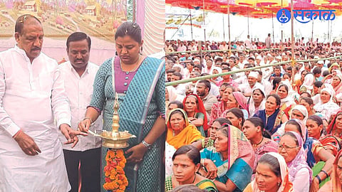 While inaugurating the program by lighting the lamp and distributing various items and certificates to the beneficiaries through the Integrated Tribal Development Project Office, Tribal Development Minister Dr. Vijayakumar Gavit, MP Dr. Heena gavit
