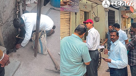 Municipal employees disconnecting taps of defaulters. In the second photo, municipal officials and employees during the recovery campaign.