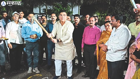 MLA Jaykumar Rawal performing Bhoomi Puja for various development works at raul Nagar.