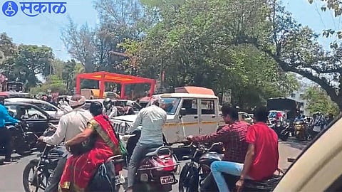 Traffic jam at Makhmalabad port.