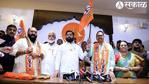 Sanjay Pawar in Shinde group along with former minister Gholap 