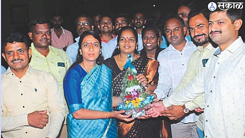 Shirur Lok Sabha Constituency of Pune District Adv.  Rohini Khadse who came to campaign for Dr. Amol Kolhe.