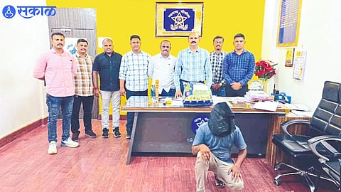 A team of 'LCB' present with the suspect in custody in the ganja case.