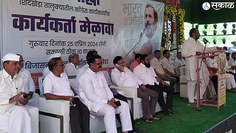 Shyam Saner speaking at a gathering of displeased Congress group at Bijasani Mangal office.