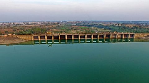 19 percent water storage is left in Nathsagar Dam  Marathwada water crisis Marathi news  