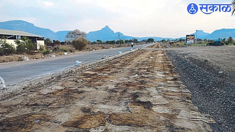 Farmers objected to the work of blocking the highway.