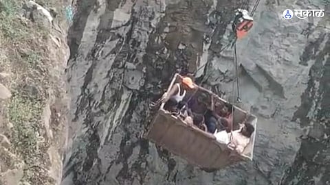 crane falls in well one die and one injured nasrapur pune 