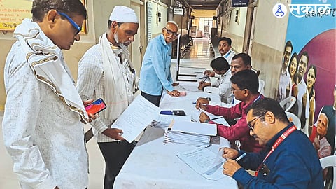 Aspirants and their representatives while applying for Lok Sabha elections application