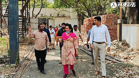 Chief Executive Officer of Zilla Parishad Ashima Mittal, District Surgeon Dr. Officers including Charudatta Shinde.