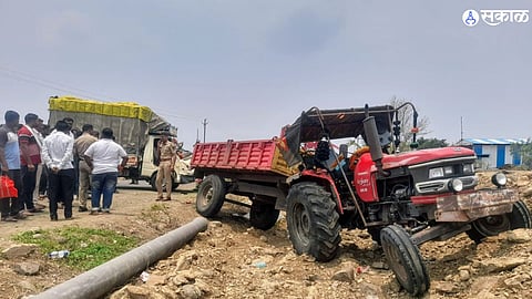 tempo and tractor accident 10 person injured hospitalized dharashiv police