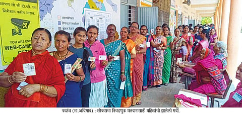 लोकसभा निवडणूक आंबेगाव मतदार रांगा फोटो