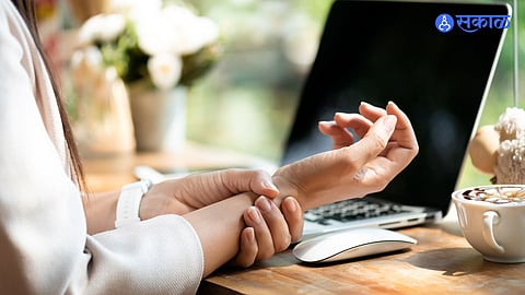Fingers and Wrist Pain due to Laptop and Computer Use
