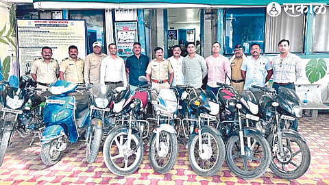 Police inspector Gajanan Padghan and staff while detaining the stolen bike.