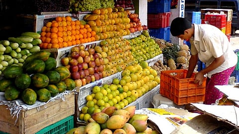 Fruit Seller : फळ विक्रेता करत होता पर्यटकांची लूट, जागृत ग्राहकाने केली तक्रार 