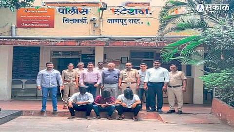 beating the seller for extortion Incidents around nagpur railway stations three arrested