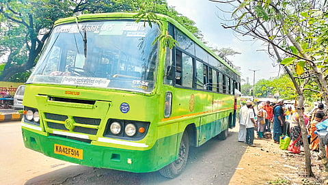 शिवतीर्थ चौकच बनले बसस्थानक