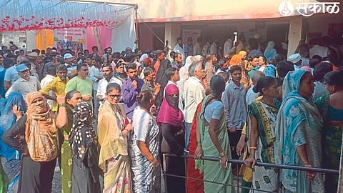 Crowd for voting in Gandhalipura area of ​​the city