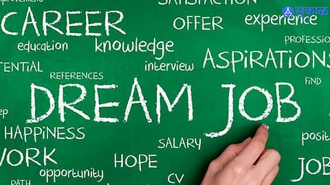 Career Guidance : १० वी नंतर काय? क्षेत्र कसं निवडायचं? विद्यार्थ्यांच्या शंकांचं सोल्युशन एका क्लिकवर...