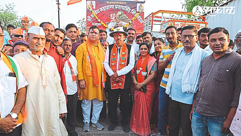 During the campaign of the BJP grand alliance, the candidate Dr. Subhash Bhamre, Jayakumar Rawal and activists.