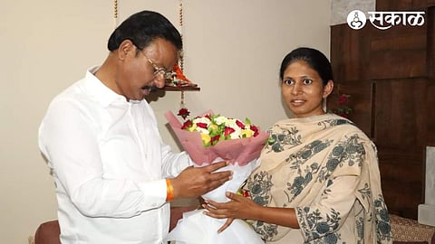 Raksha Khadse, the candidate of the BJP grand alliance, welcoming MLA Chandrakant Patil at his residence.