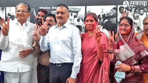 jalgaon minister Girish Mahajan MLA Chimanrao Patil candidate Raksha Khadse and Smita Wagh cheering BJP in office 