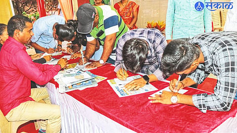 Nashik Students registering for the exhibition.