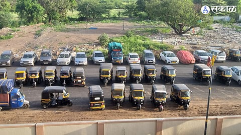 Citizens Pradhan Mantri Awas Yojana project at Vadgaon Khurd uses DP road as private parking rak94