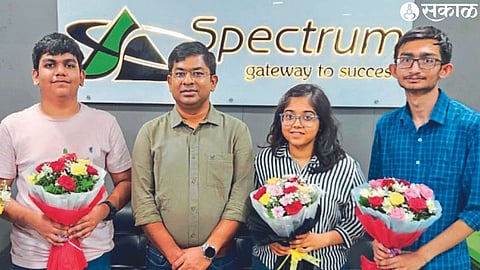 Guide Kapil Jain with the students who secured rank in top 1000 in JEE Advanced exam.