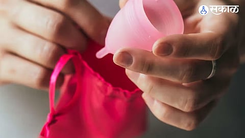 how to use a menstrual cup and precautions to take during periods