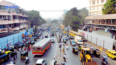 Mumbai: सायन उड्डाणपूलावरून अवजड वाहनांना बंदी; मध्य रेल्वेचा निर्णय ! 