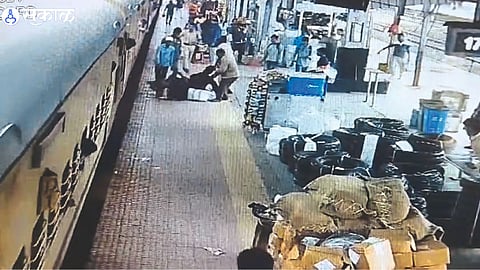 Lohmarg police rescuing woman and baby from under Tapovan Express.