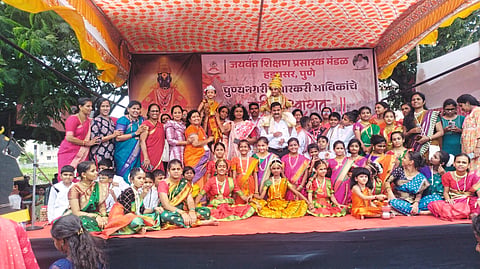 विद्येच्या प्रांगणात