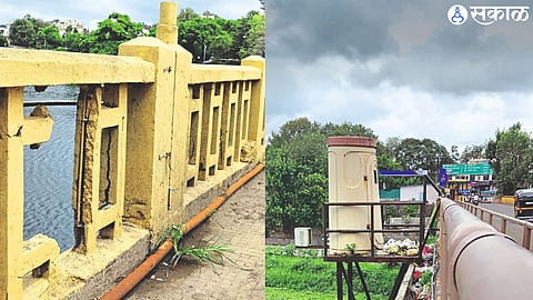 Broken stones of Ramwadi bridge at places. In the second photo, garbage piled up in front of the water measuring cabin at Holkar bridge.