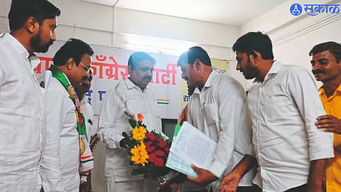 NCP Taluka President Girish Nerkar while welcoming Jayant Patil, State President of Nationalist Congress Party (Sharad Chandra Pawar).