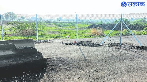 It is the encroached wall compound that is obstructing the work of Satana Ring Road.