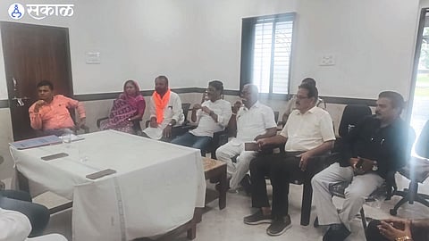 Members present at Railway Advisory Committee meeting.
