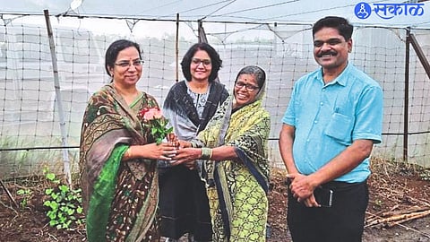 While welcoming Principal Secretary V. Radha and officials, Mirabai Jadhav, Dr. Nanasaheb Patil etc.