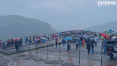 chikhaldara house full during rainy season natural beauty attracts tourists
