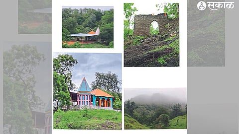 The facade of the fort and the temples in Triveni area.