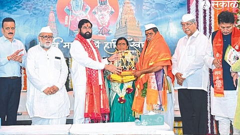 Chief Minister Eknath Shinde, Guardian Minister Chandrakant Patil, Minister Girish Mahajan etc.