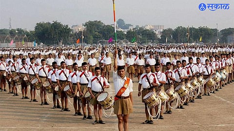  संघ स्वयंसेवक, सरकारी  नोकरी आणि 'तो' आदेश