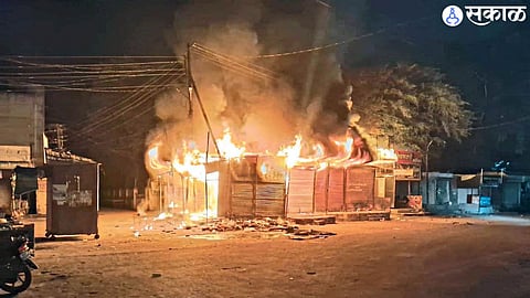 short circuit Fire breaks out in nevase destroys 14 shop